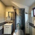 House With Fireplace & Jacuzzi Вілла