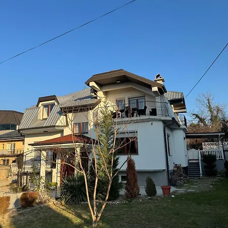 House With Fireplace & Jacuzzi