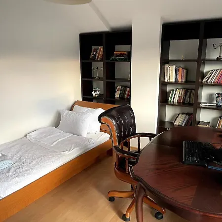 House With Fireplace & Jacuzzi Вілла *