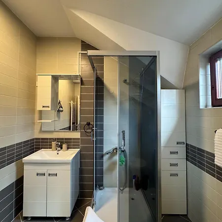 House With Fireplace & Jacuzzi Villa