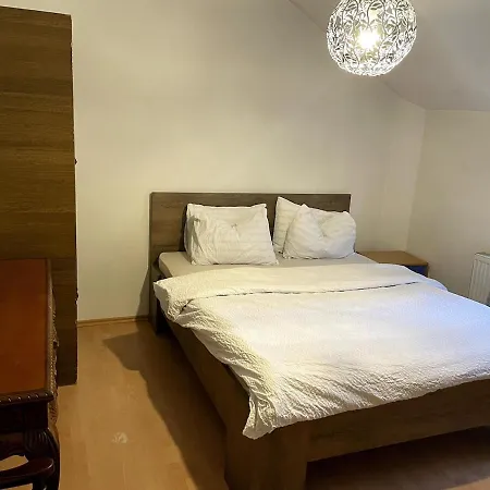 House With Fireplace & Jacuzzi