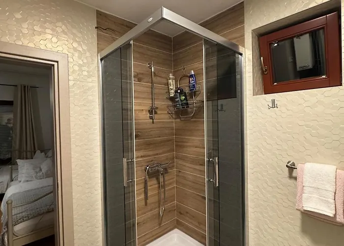 House With Fireplace & Jacuzzi Villa *