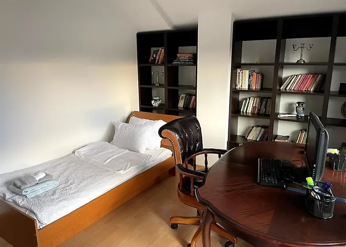 House With Fireplace & Jacuzzi Vila *