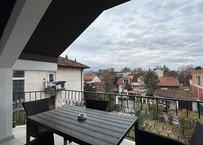 House With Fireplace & Jacuzzi Vila