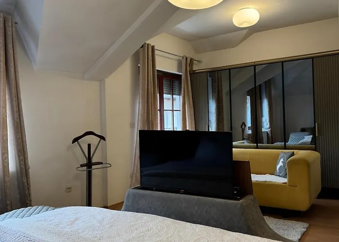 House With Fireplace & Jacuzzi Villa *