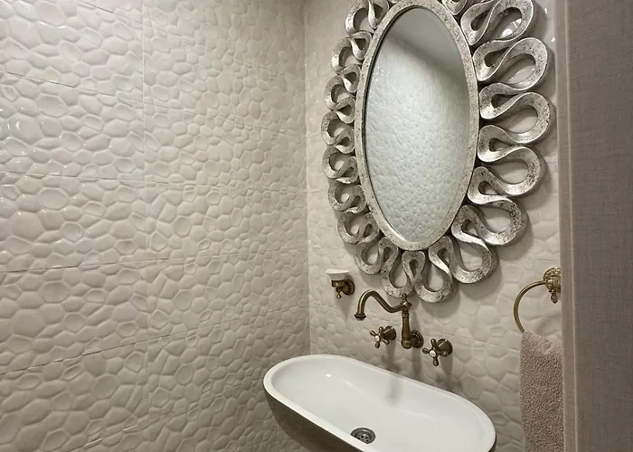 House With Fireplace & Jacuzzi Villa *