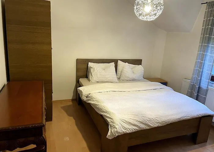 House With Fireplace & Jacuzzi